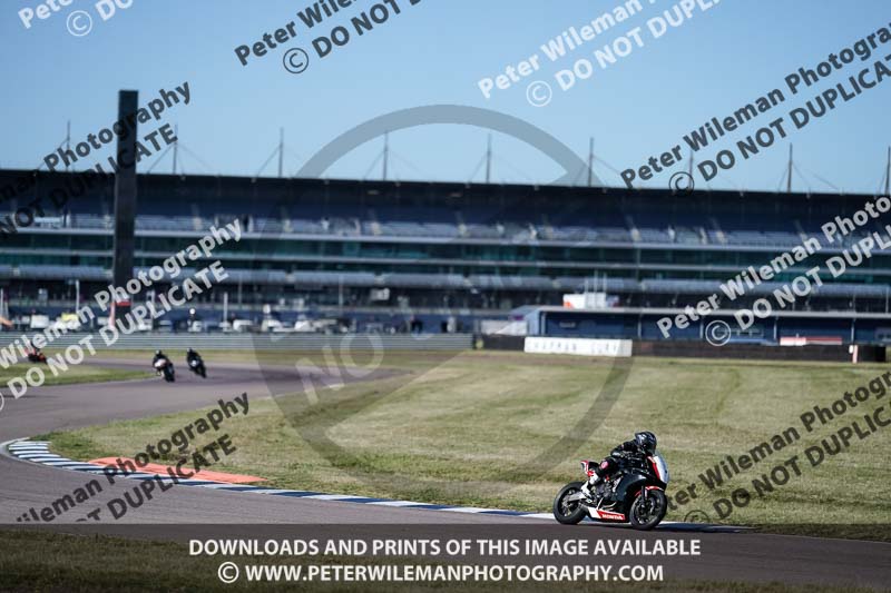 Rockingham no limits trackday;enduro digital images;event digital images;eventdigitalimages;no limits trackdays;peter wileman photography;racing digital images;rockingham raceway northamptonshire;rockingham trackday photographs;trackday digital images;trackday photos